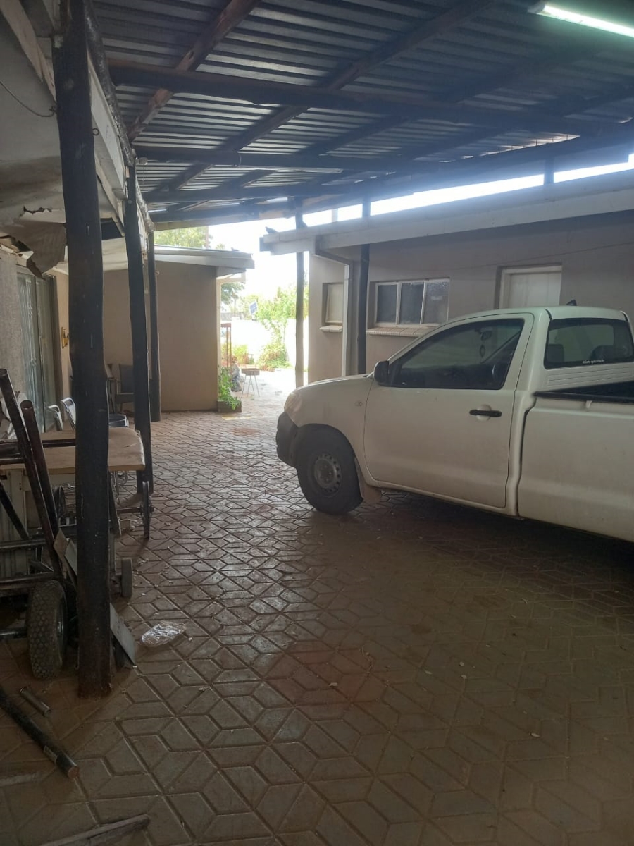 5 Bedroom Property for Sale in Manzil Park North West